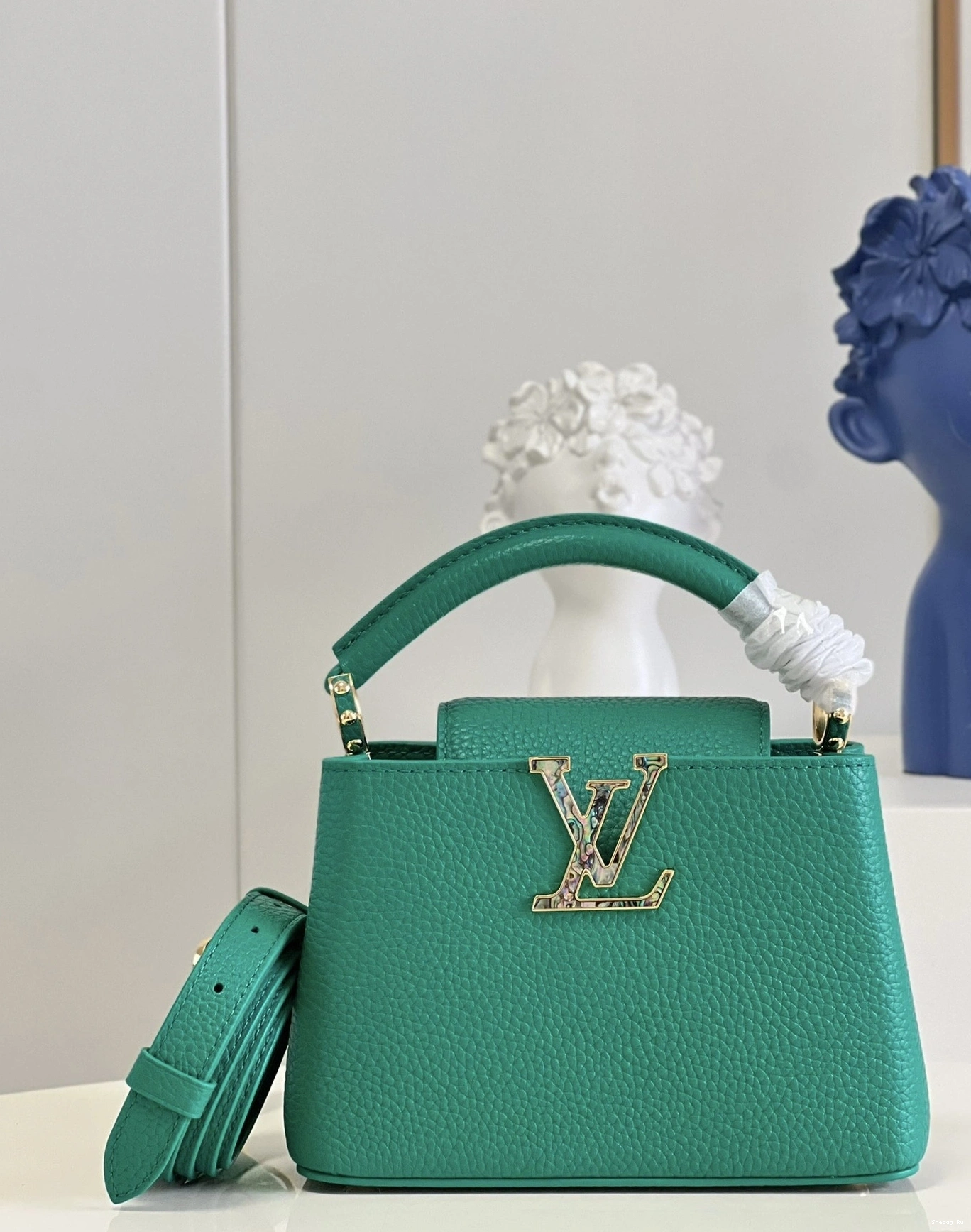 VUITTON LOUIS CAPUCINES MINI 0811